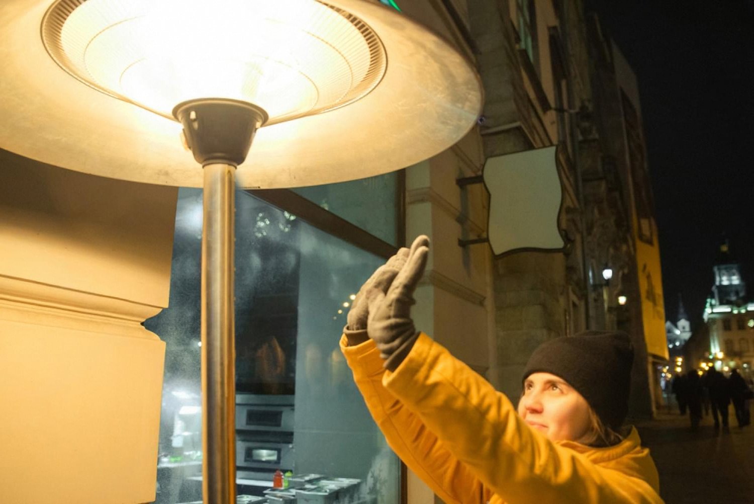 Patio Heater Rental in Dubai: Do You Really Need One in Winter?